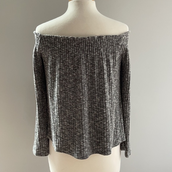 ALTER’d STATE | OFF THE SHOULDERS BELL SLEEVE TOP - Picture 2 of 4